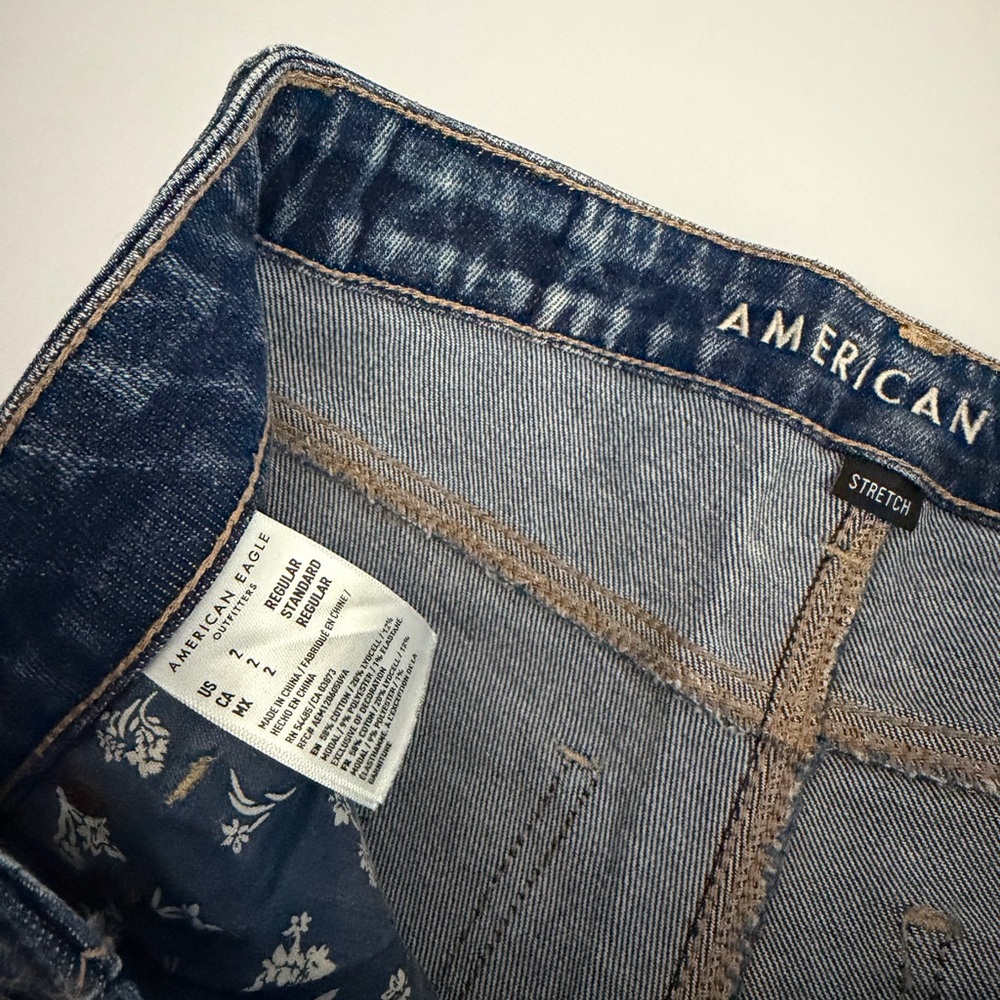 NWOT Bundle of 2 American Eagle Mom/ Straight leg Jeans Size 2 - Picture 10 of 12